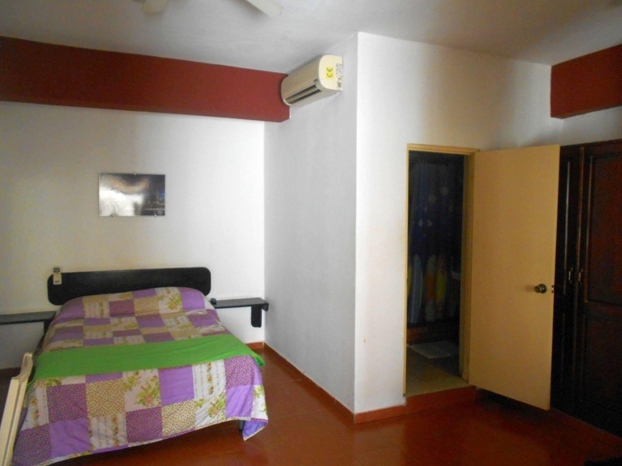 Hostal Condo-Parque Santo Domingo Luaran gambar