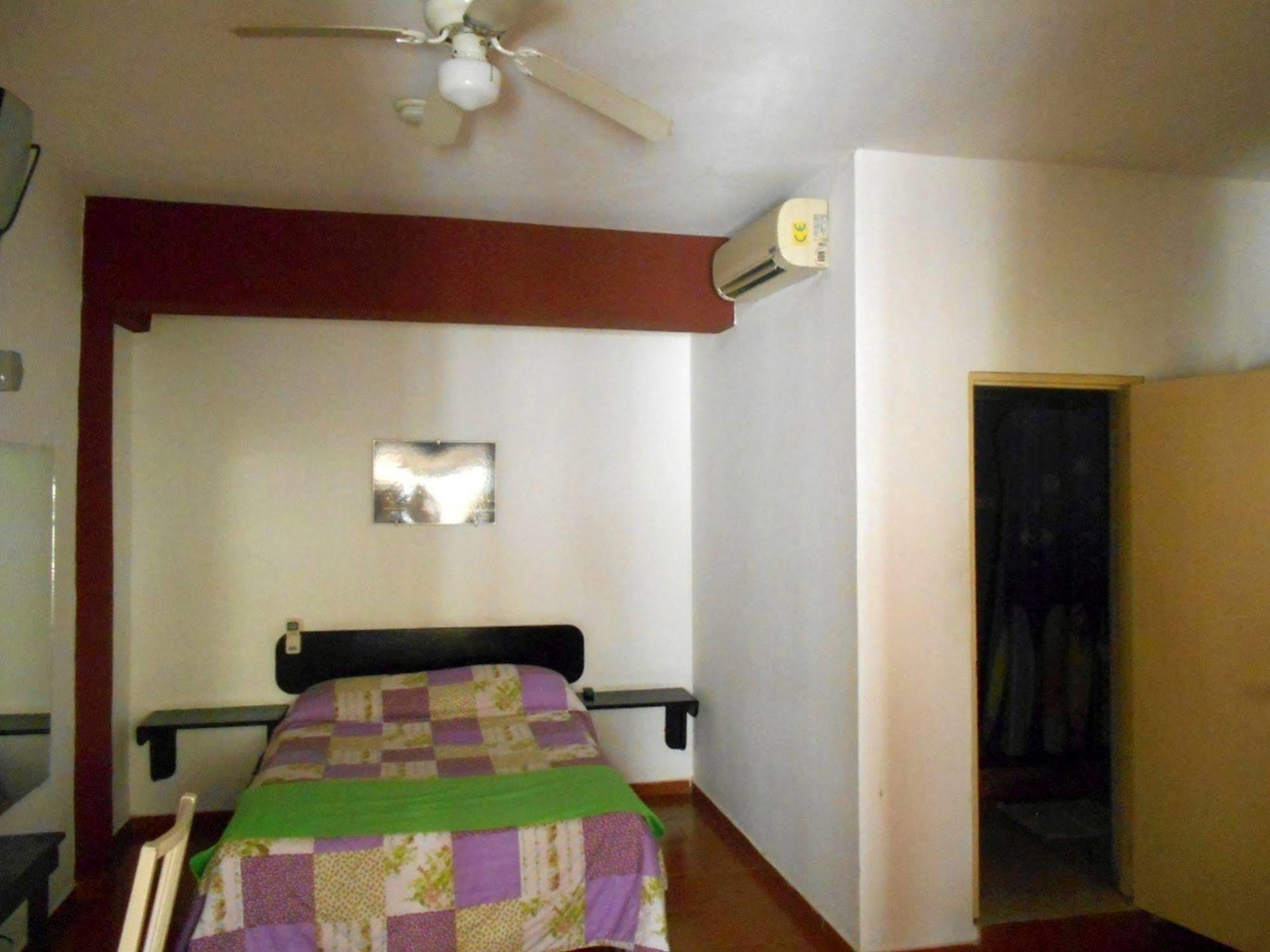 Hostal Condo-Parque Santo Domingo Luaran gambar