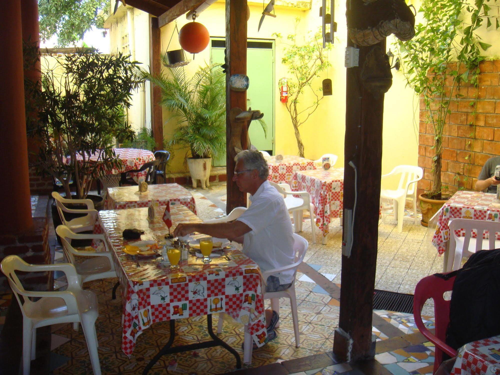 Hostal Condo-Parque Santo Domingo Luaran gambar