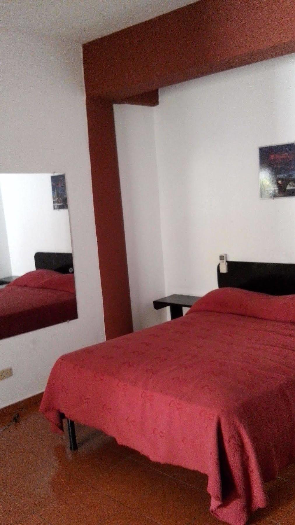 Hostal Condo-Parque Santo Domingo Luaran gambar